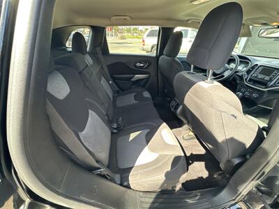2018 Jeep Cherokee Latitude   - Photo 11 - 