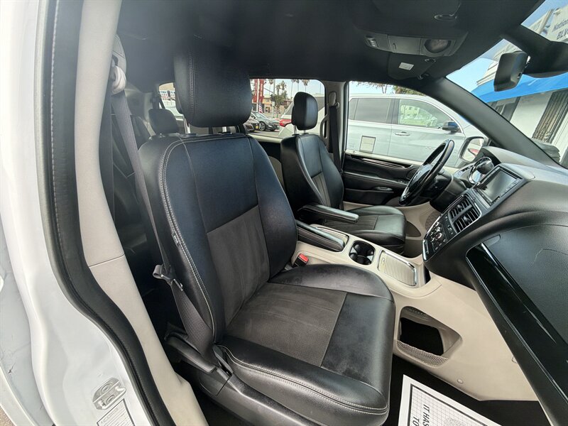2020 Dodge Grand Caravan Passenger SXT - Photo 14 - National City, CA 91950