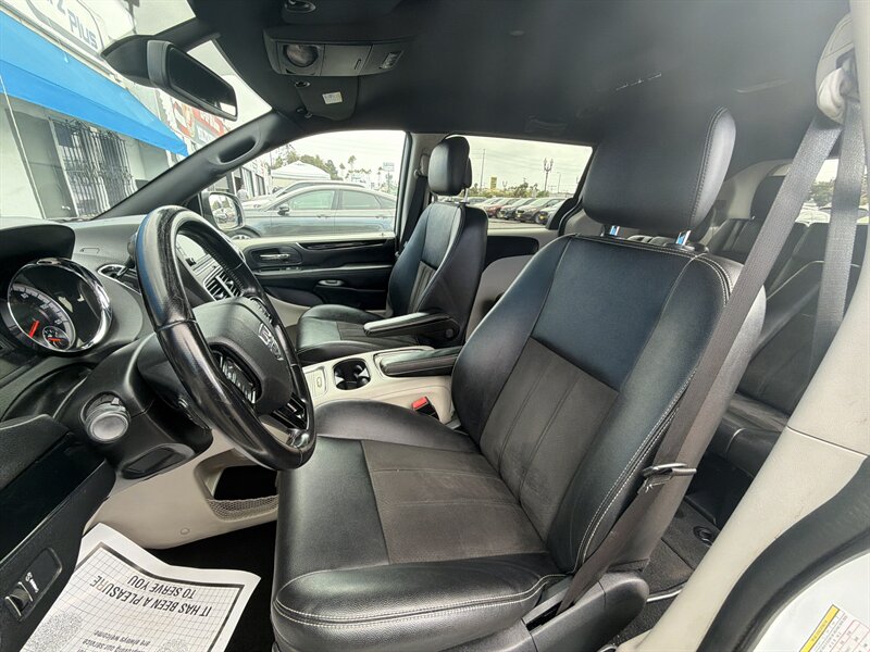 2020 Dodge Grand Caravan Passenger SXT - Photo 11 - National City, CA 91950