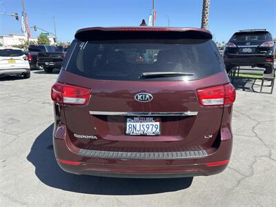2018 Kia Sedona LX - Photo 6 -