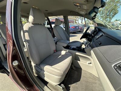2018 Kia Sedona LX - Photo 9 -