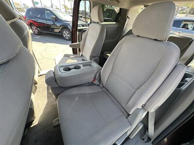 2018 Kia Sedona LX - Photo 13 -