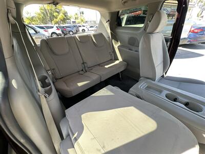 2018 Kia Sedona LX - Photo 11 -
