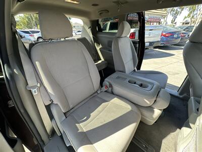 2018 Kia Sedona LX - Photo 10 -