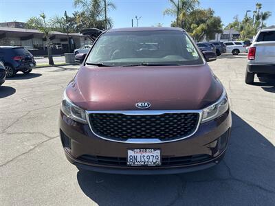2018 Kia Sedona LX - Photo 2 -