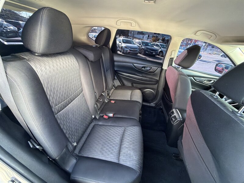 2019 Nissan Rogue SV - Photo 14 - National City, CA 91950
