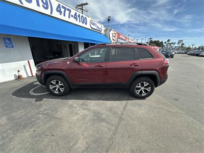 2019 Jeep Cherokee Trailhawk   - Photo 2 - 