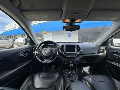 2019 Jeep Cherokee Trailhawk   - Photo 9 - 