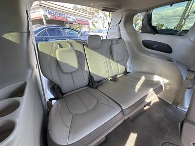 2017 Chrysler Pacifica Touring-L   - Photo 12 - 