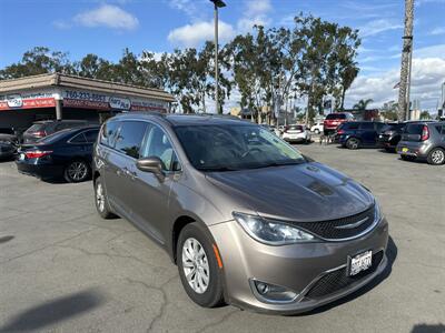 2017 Chrysler Pacifica Touring-L   - Photo 3 - 