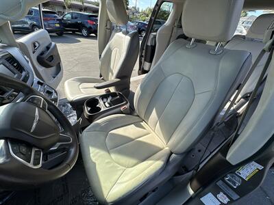 2017 Chrysler Pacifica Touring-L   - Photo 15 - 