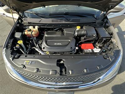 2017 Chrysler Pacifica Touring-L   - Photo 17 - 