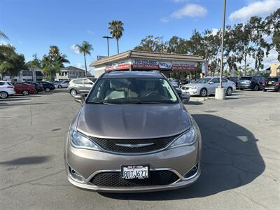 2017 Chrysler Pacifica Touring-L   - Photo 2 - 
