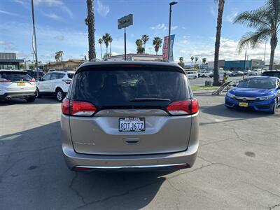 2017 Chrysler Pacifica Touring-L   - Photo 6 - 