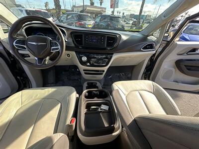 2017 Chrysler Pacifica Touring-L   - Photo 16 - 