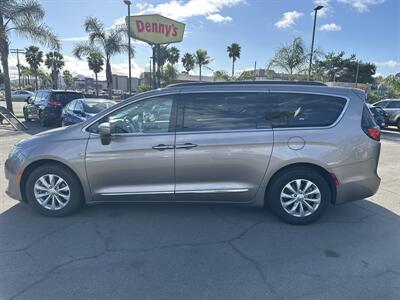 2017 Chrysler Pacifica Touring-L   - Photo 8 - 