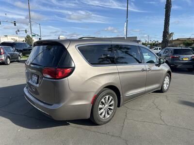 2017 Chrysler Pacifica Touring-L   - Photo 5 - 