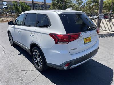 2018 Mitsubishi Outlander SE   - Photo 3 - National City, CA 91950