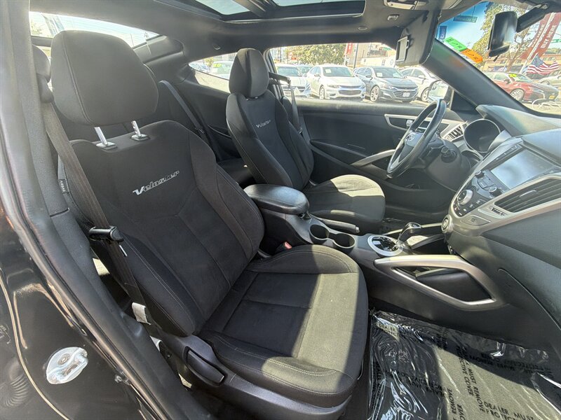 2017 Hyundai Veloster Value Edition - Photo 12 - National City, CA 91950