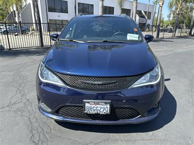 2020 Chrysler Pacifica Limited   - Photo 2 - National City, CA 91950