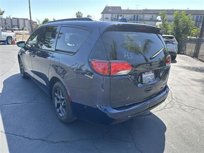 2020 Chrysler Pacifica Limited   - Photo 7 - National City, CA 91950
