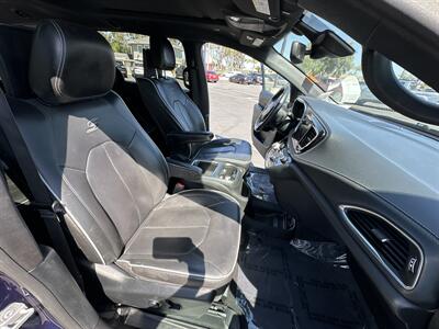2020 Chrysler Pacifica Limited   - Photo 11 - National City, CA 91950