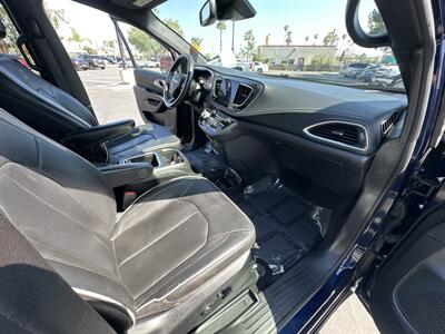 2020 Chrysler Pacifica Limited   - Photo 12 - National City, CA 91950