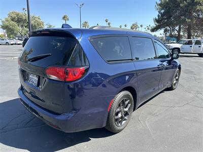 2020 Chrysler Pacifica Limited   - Photo 5 - National City, CA 91950