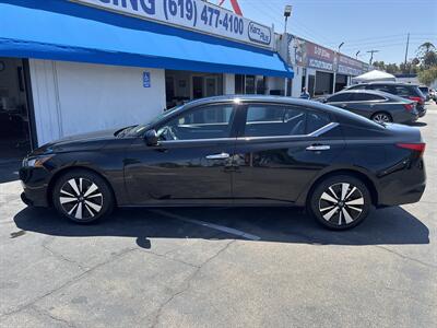 2021 Nissan Altima 2.5 SV   - Photo 2 - National City, CA 91950