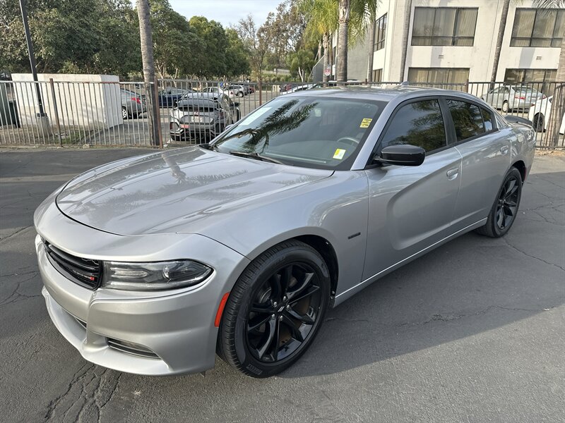 2017 Dodge Charger SXT's photo