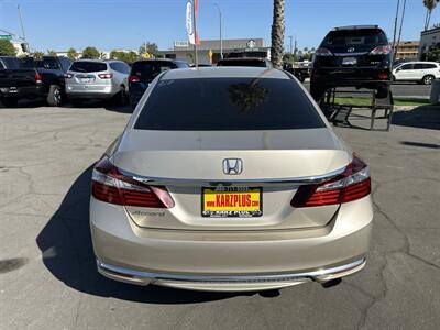 2017 Honda Accord LX - Photo 6 -