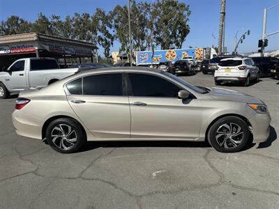 2017 Honda Accord LX - Photo 4 -