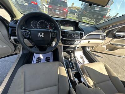 2017 Honda Accord LX - Photo 13 -