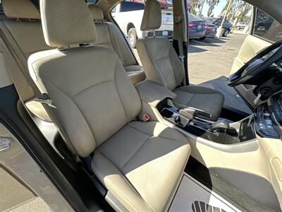 2017 Honda Accord LX - Photo 8 -