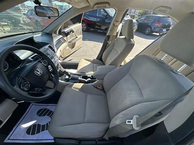 2017 Honda Accord LX - Photo 12 -