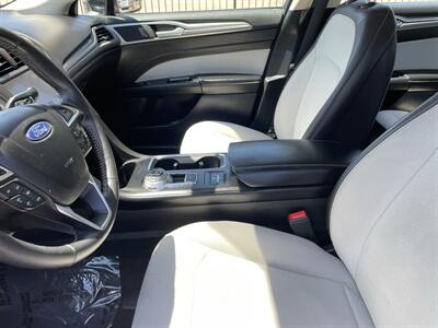 2020 Ford Fusion SE - Photo 11 -