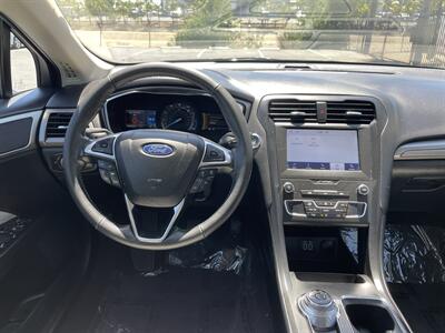2020 Ford Fusion SE - Photo 9 -
