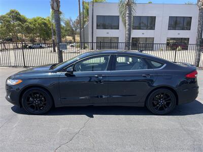 2020 Ford Fusion SE - Photo 2 -