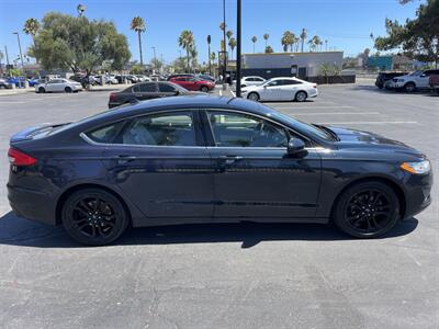 2020 Ford Fusion SE - Photo 6 -