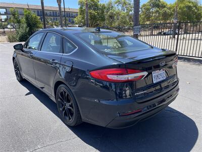 2020 Ford Fusion SE - Photo 3 -