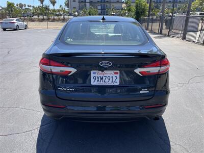 2020 Ford Fusion SE - Photo 4 -