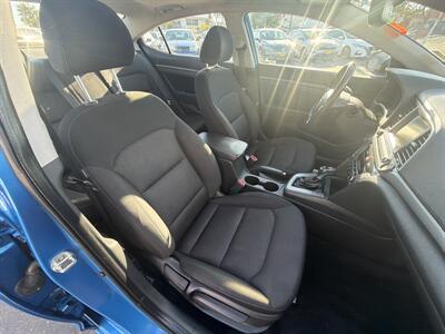 2017 Hyundai ELANTRA SE - Photo 12 -