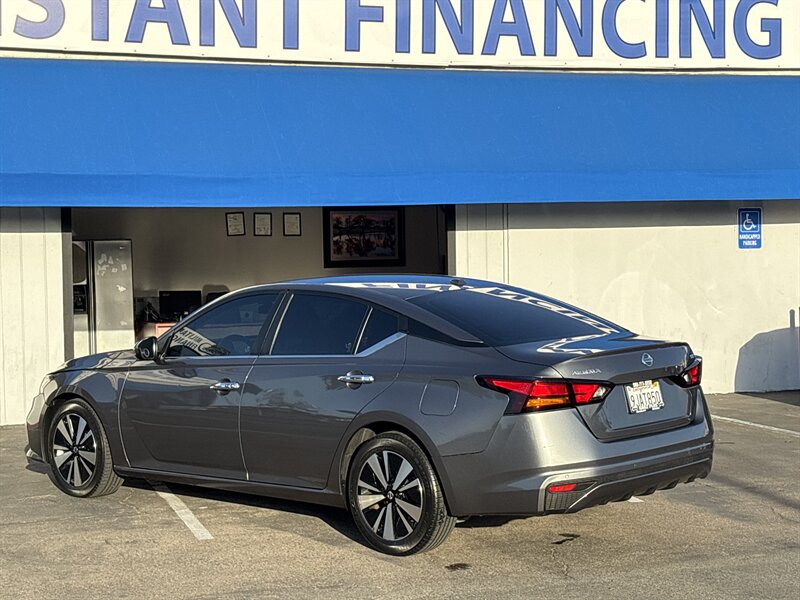 2021 Nissan Altima SV photo 3