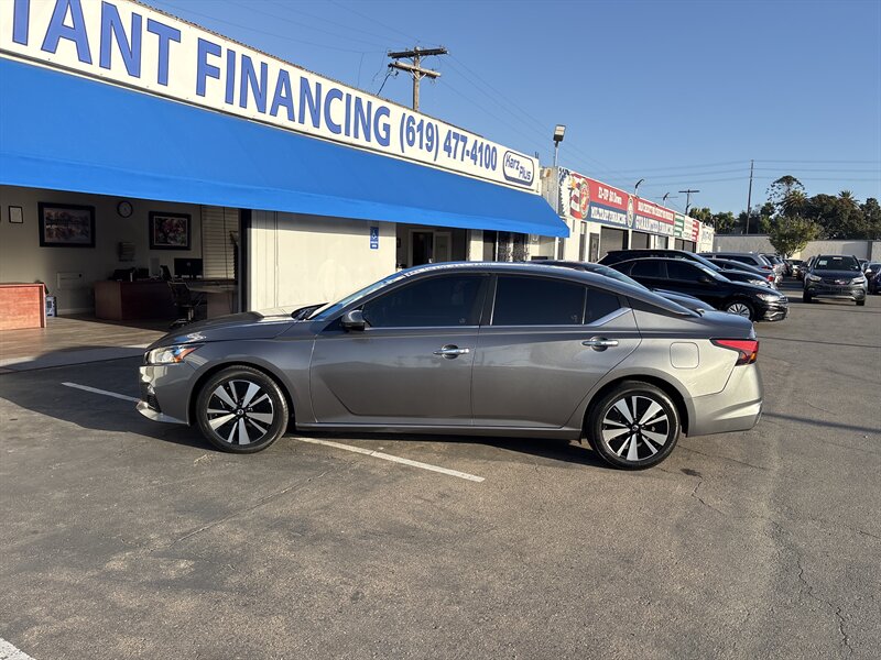 2021 Nissan Altima SV photo 2