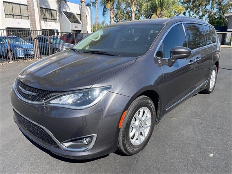 2020 Chrysler Pacifica Touring  
