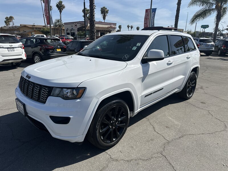 2018 Jeep Grand Cherokee Altitude's photo