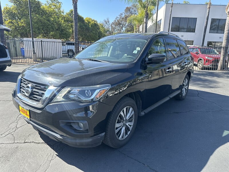 2020 Nissan Pathfinder SL  