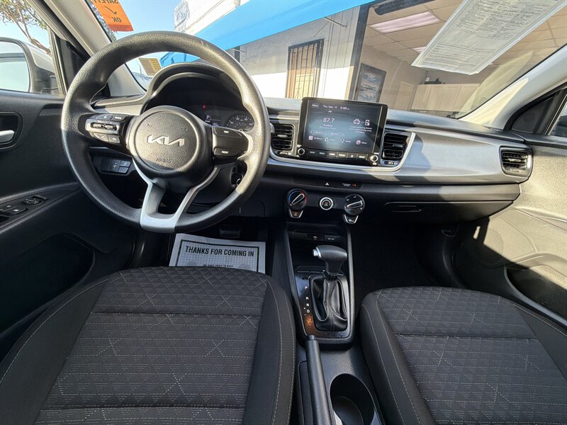 2023 Kia Rio LX - Photo 9 -
