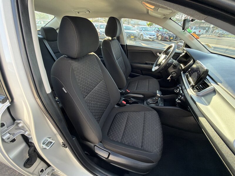 2023 Kia Rio LX - Photo 12 -