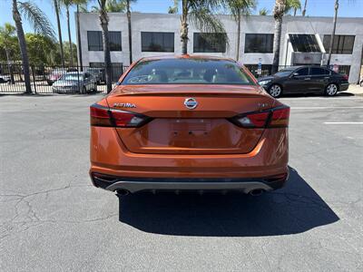 2019 Nissan Altima 2.5 SR - Photo 4 -